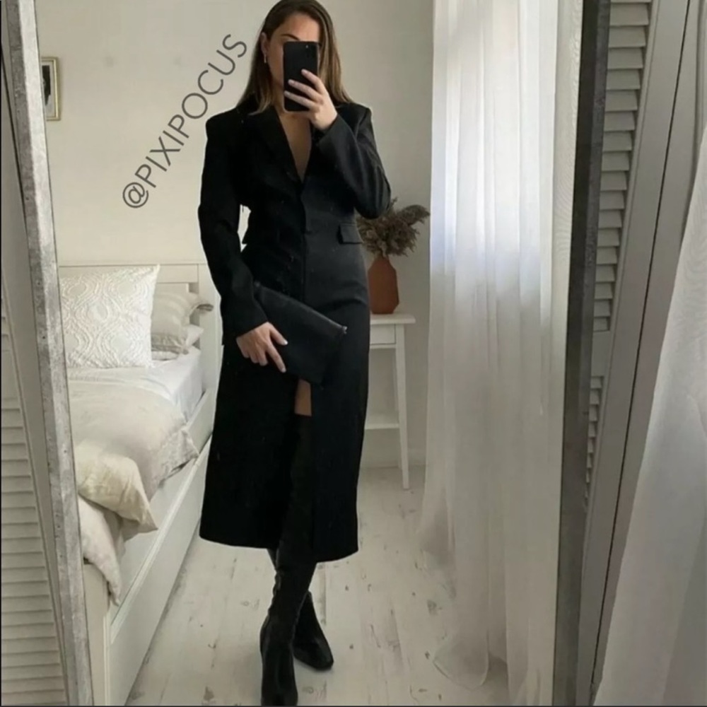 Zara Black Trench Coat Sleek Modern Design